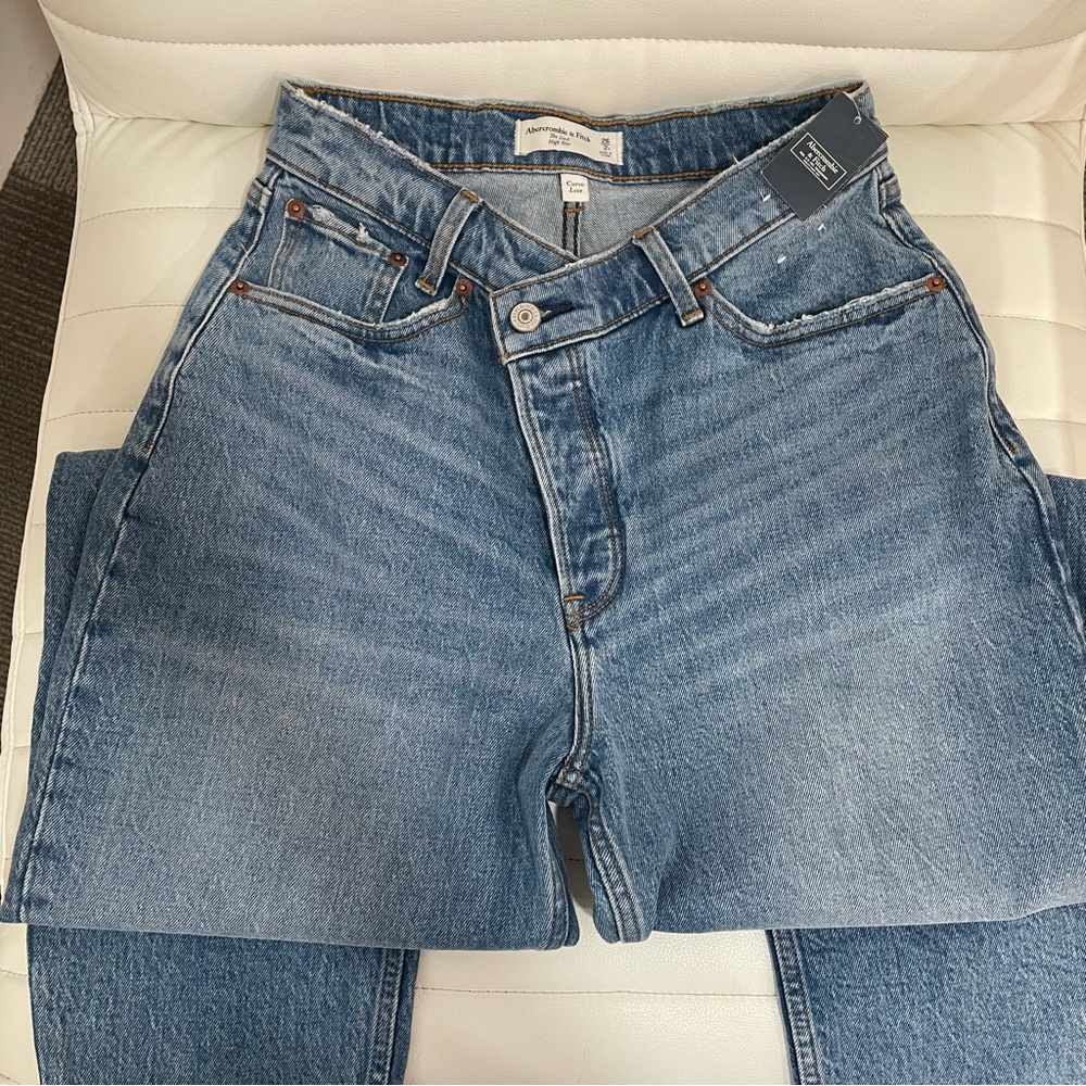 Abercrombie & Fitch High Rise Mom Jeans Blue Wash Size 26/2r - Picture 2 of 8